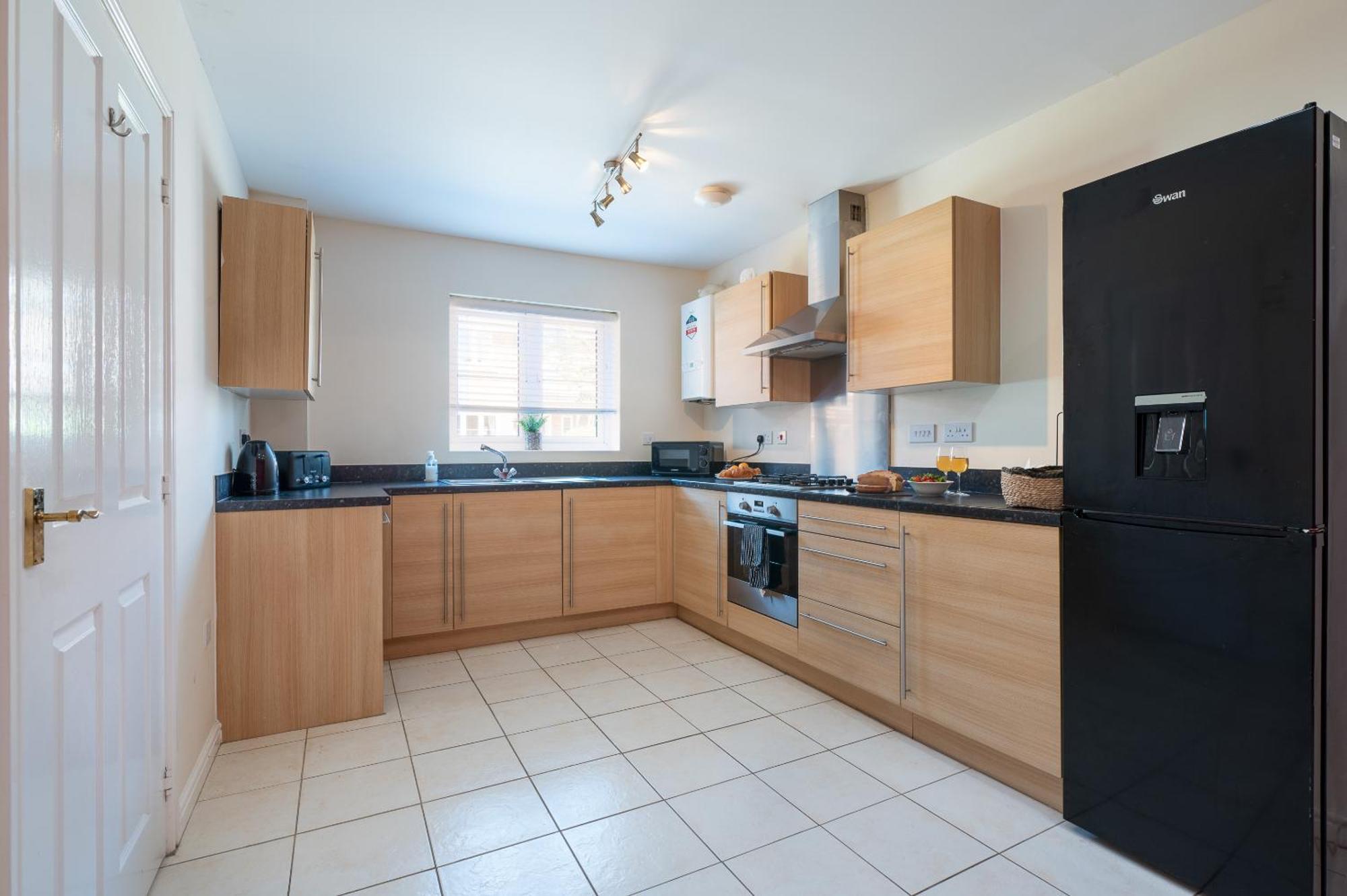 Spacious 4 Bedroom, Perfect For Contractors, Families, Private Parking Royal Wootton Bassett Eksteriør billede