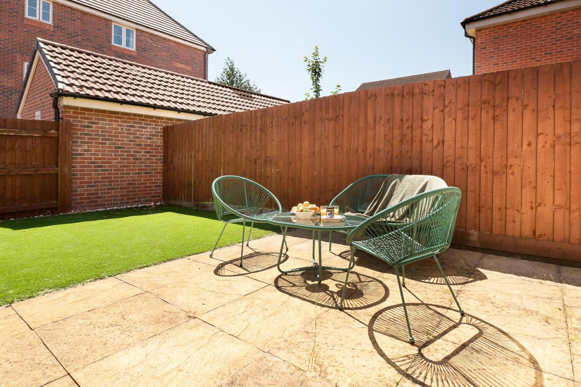 Spacious 4 Bedroom, Perfect For Contractors, Families, Private Parking Royal Wootton Bassett Eksteriør billede