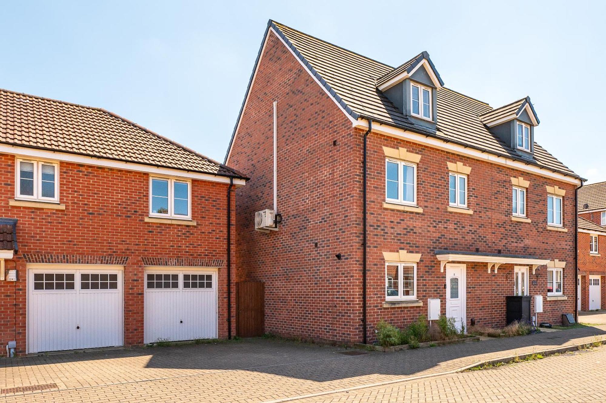 Spacious 4 Bedroom, Perfect For Contractors, Families, Private Parking Royal Wootton Bassett Eksteriør billede
